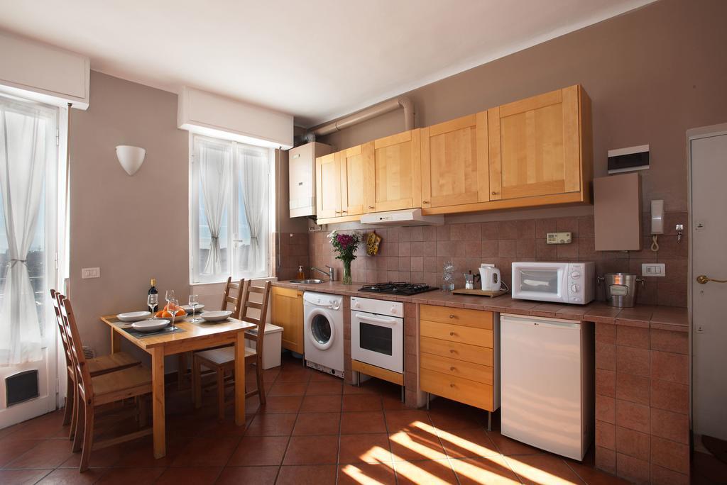 Skyline In Citta Studi A 1 Minuto Dal Metro Con Terrazzo Wi-fi E Netflix Mailand