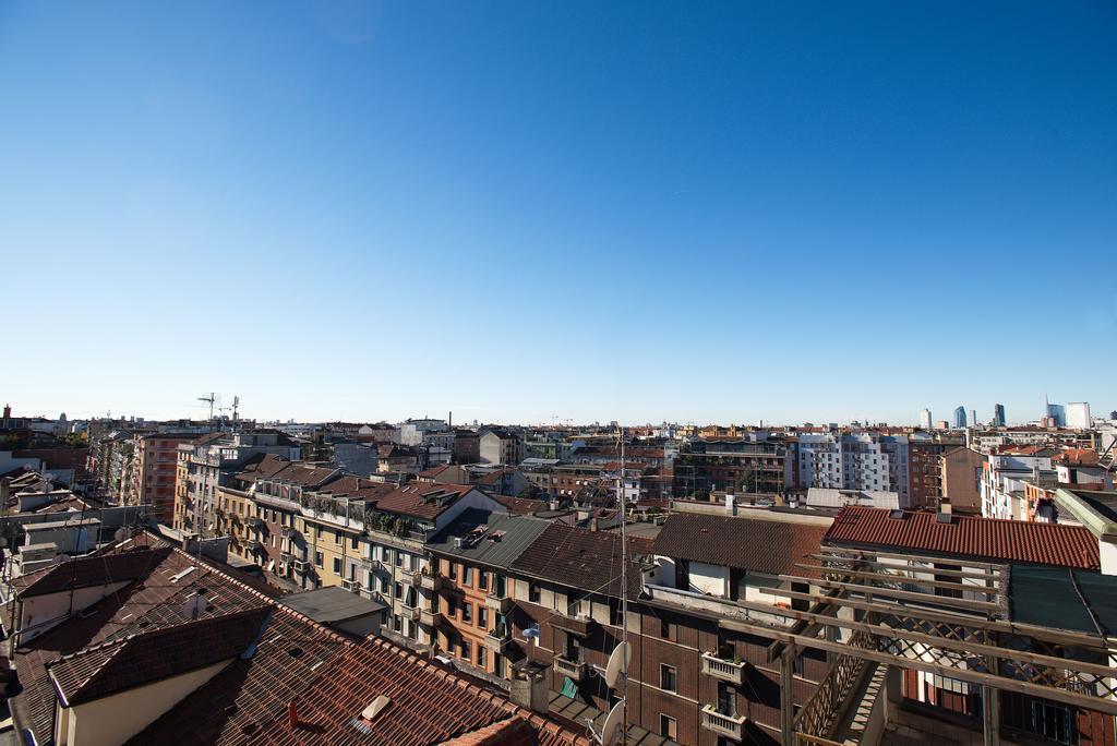 Skyline In Citta Studi A 1 Minuto Dal Metro Con Terrazzo Wi-fi E Netflix Mailand